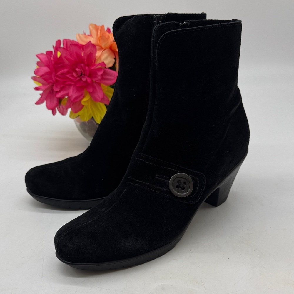 La Canadienne Women's Black Suede Ankle Boots with Button Accent Size 10